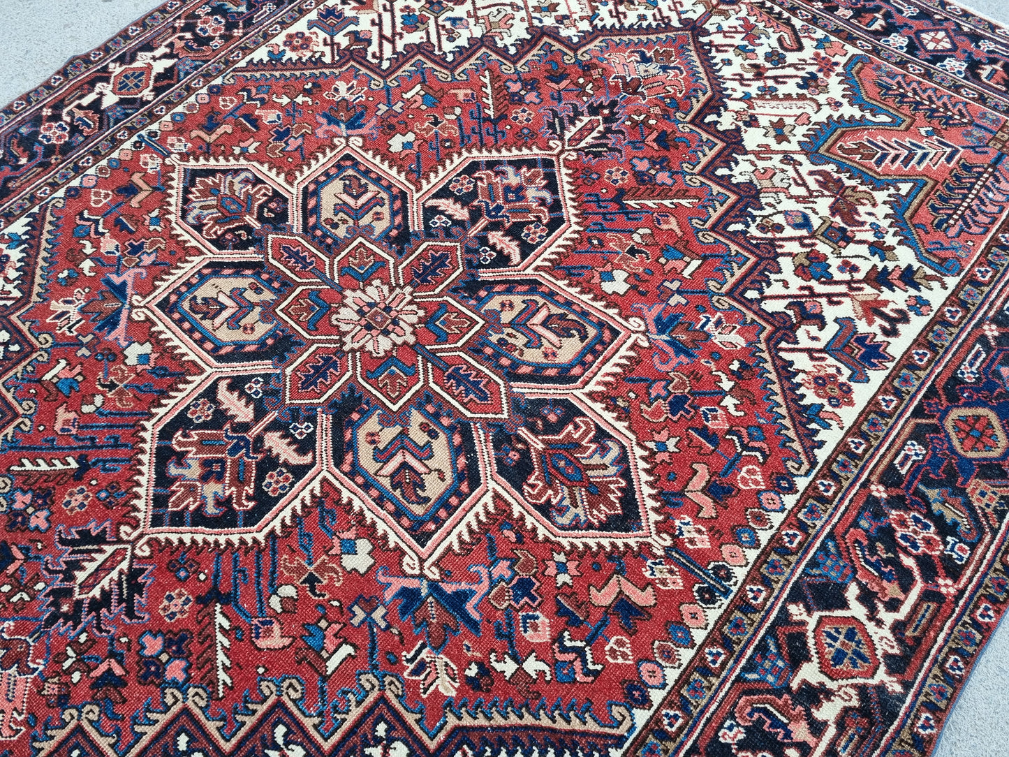 7x10 Vintage 1930s Oriental Heriz Rug – Handwoven, Vegetable Dyes
