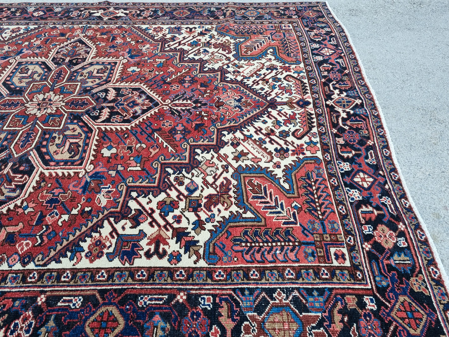 7x10 Vintage 1930s Oriental Heriz Rug – Handwoven, Vegetable Dyes