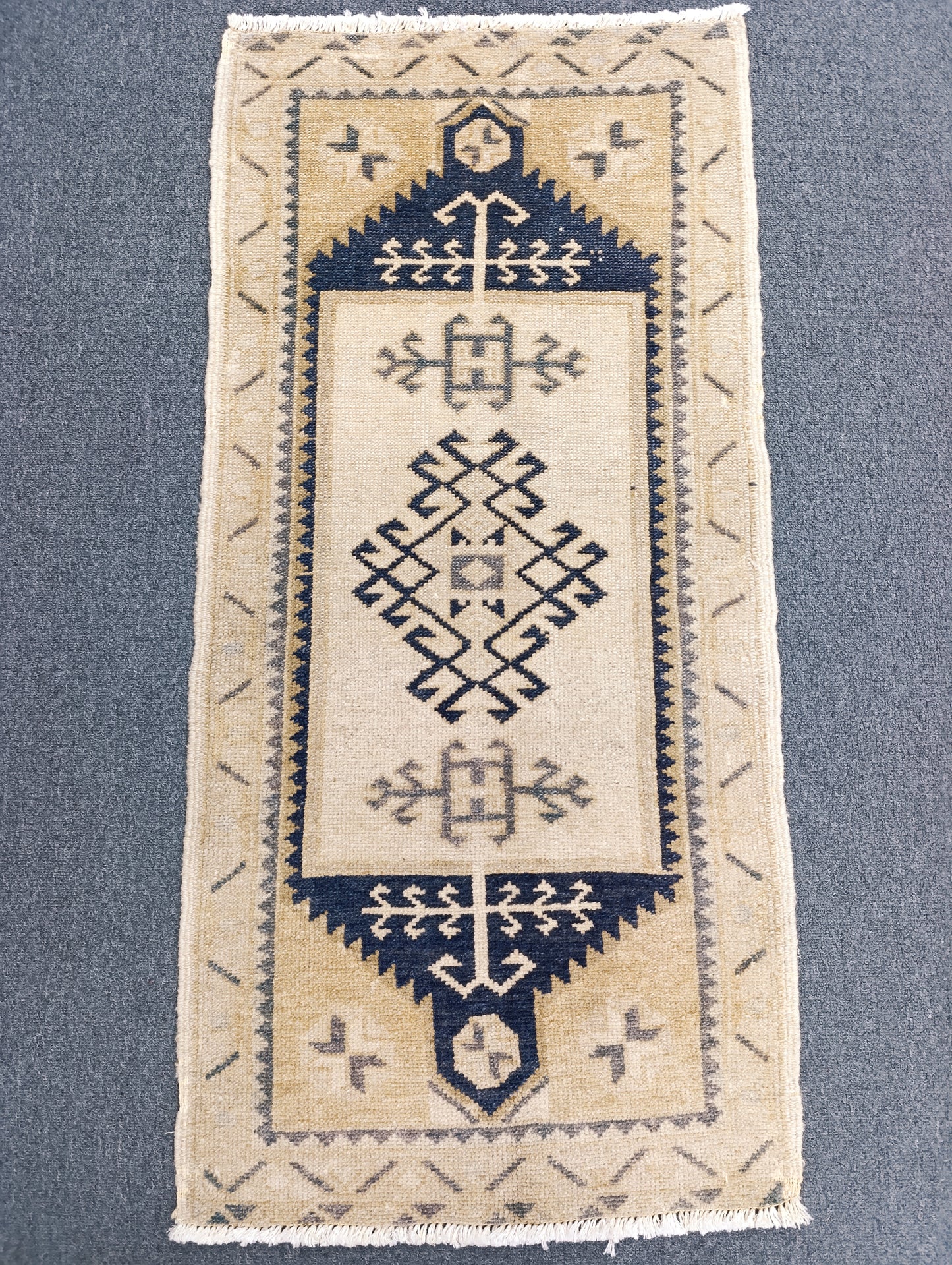 Handwoven Vintage Turkish Yastik Rug – One-of-a-Kind Small Rug 1'8" × 3'5"