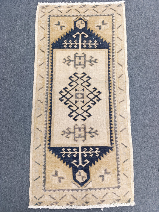 Handwoven Vintage Turkish Yastik Rug – One-of-a-Kind Small Rug 1'8" × 3'5"