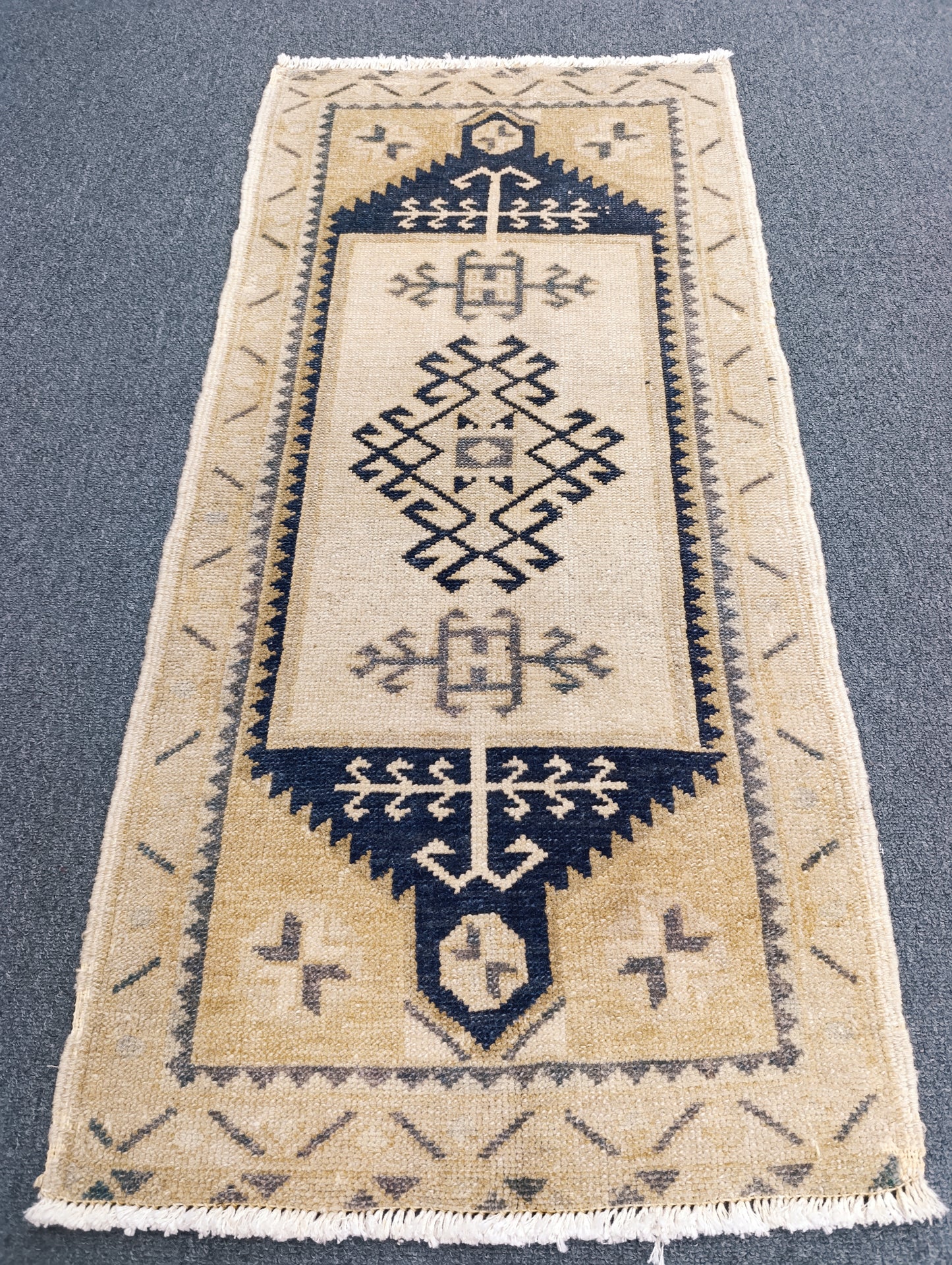 Handwoven Vintage Turkish Yastik Rug – One-of-a-Kind Small Rug 1'8" × 3'5"