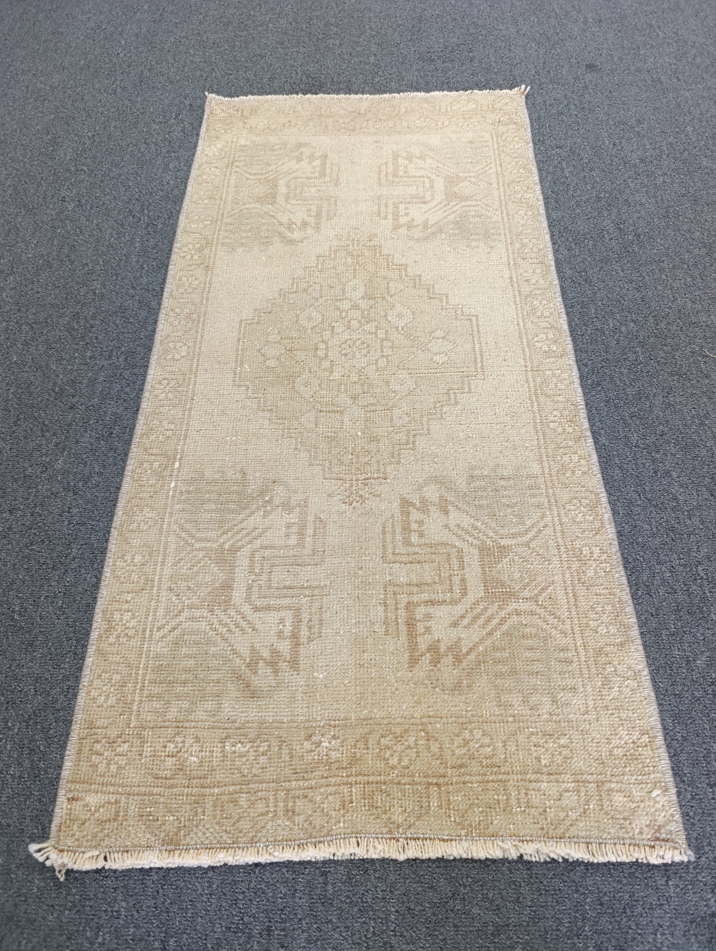 Handwoven Vintage Turkish Yastik Rug – One-of-a-Kind Entryway Mat 1'5" x 3'