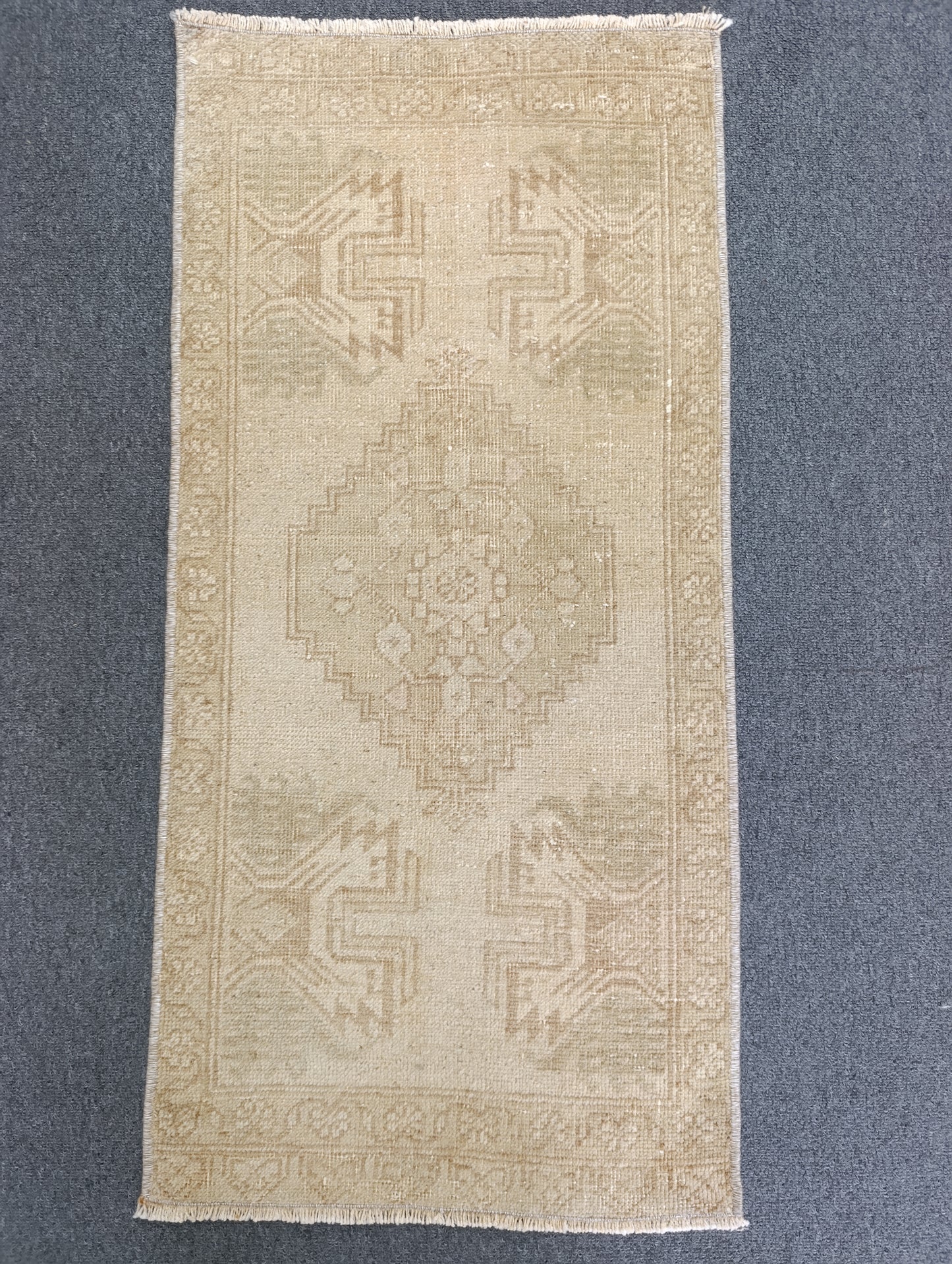 Handwoven Vintage Turkish Yastik Rug – One-of-a-Kind Entryway Mat 1'5" x 3'
