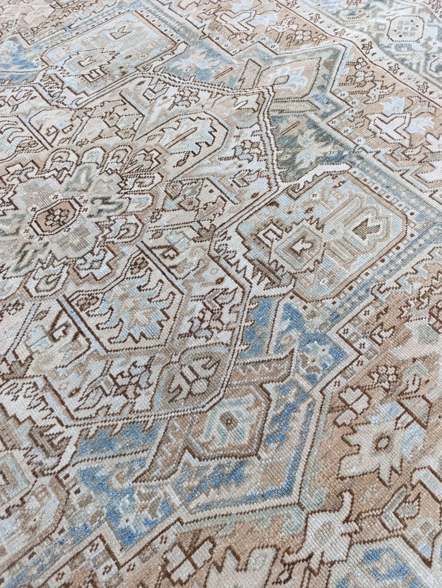 8x11 Vintage 1930s Oriental Heriz Rug – Handwoven, Vegetable Dyes