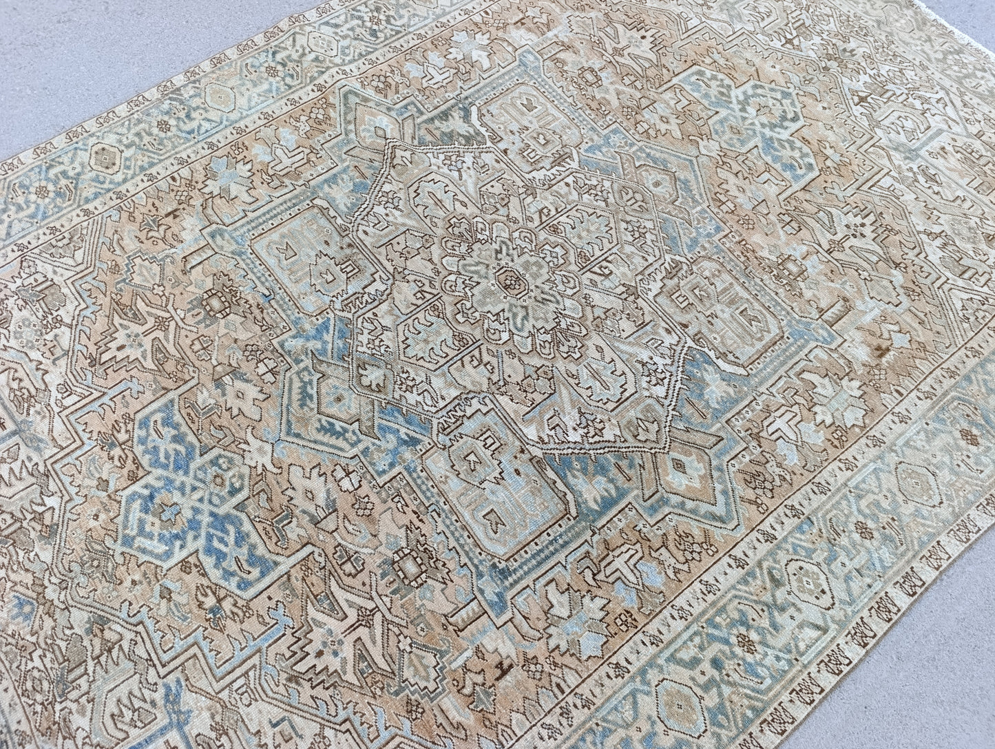 8x11 Vintage 1930s Oriental Heriz Rug – Handwoven, Vegetable Dyes