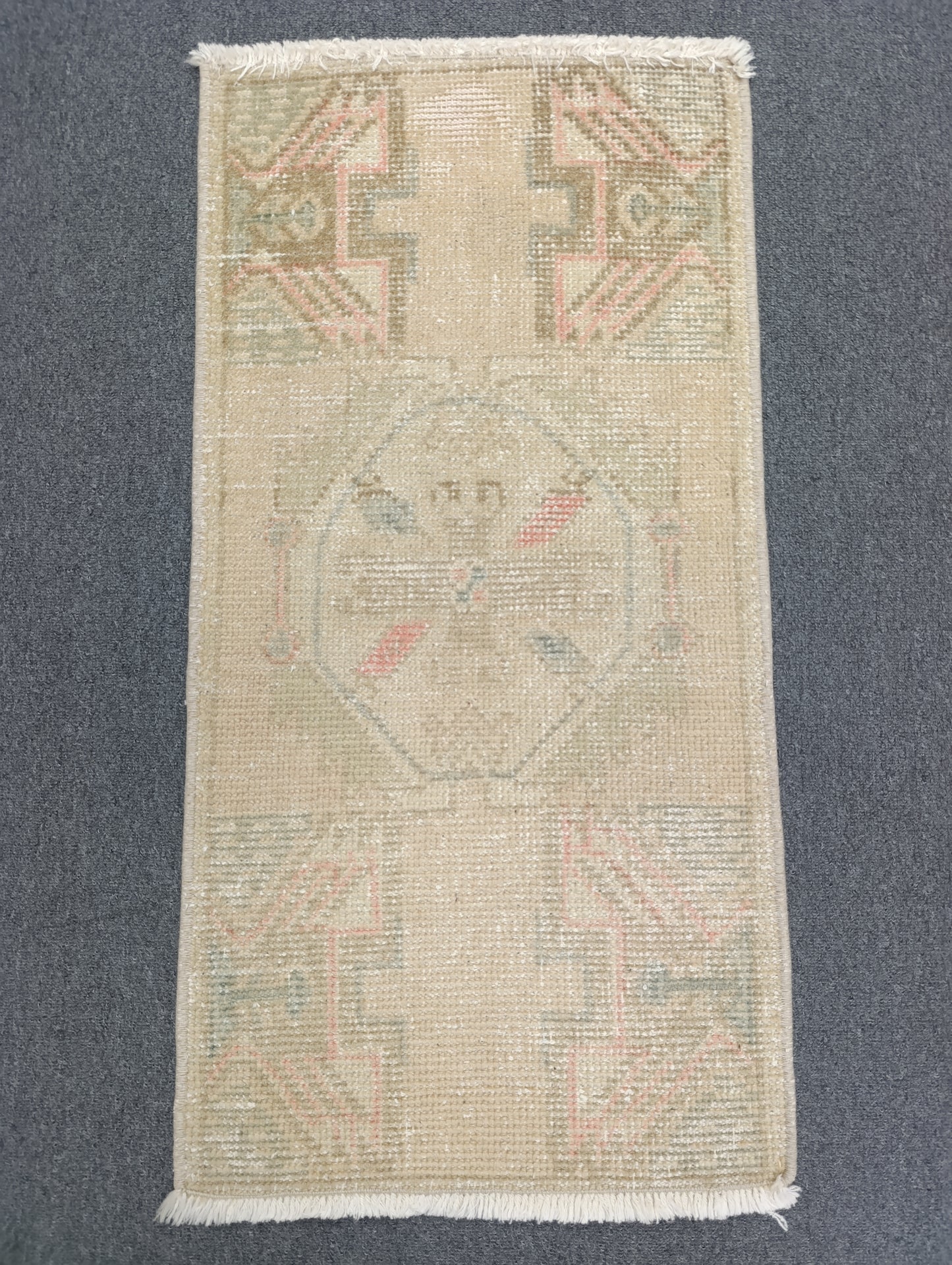 Vintage Turkish Tiny Rug, Handwoven Wool Accent Rug for Entryway (1'6" x 2'11")