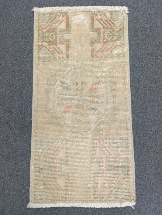 Vintage Turkish Tiny Rug, Handwoven Wool Accent Rug for Entryway (1'6" x 2'11")