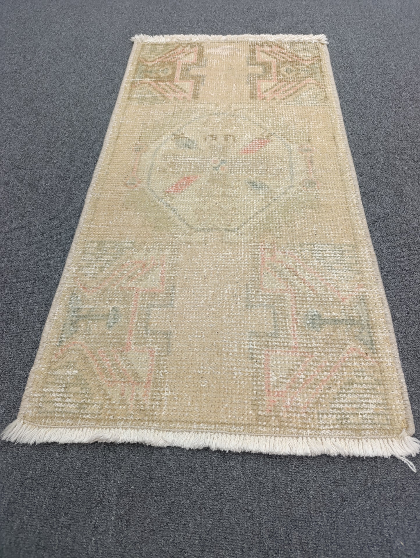 Vintage Turkish Tiny Rug, Handwoven Wool Accent Rug for Entryway (1'6" x 2'11")