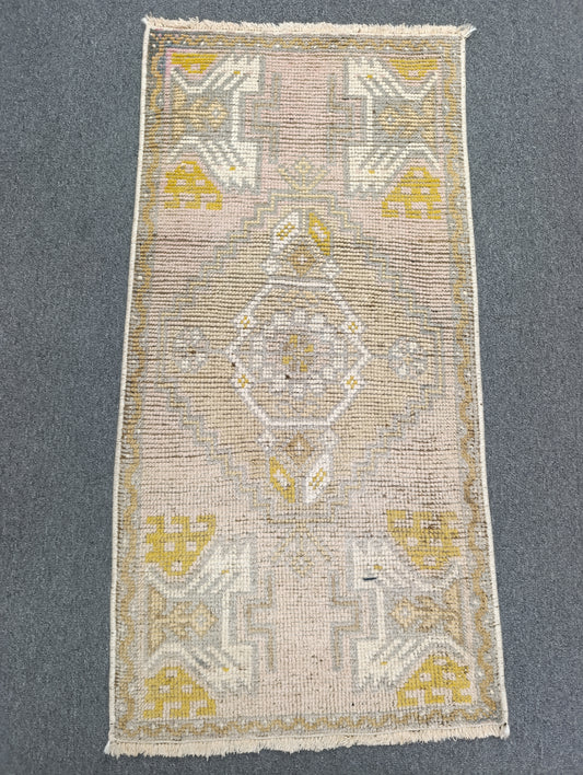 Vintage Turkish Tiny Rug, Handwoven Wool Accent Rug for Entryway (1'7" x 3'1")