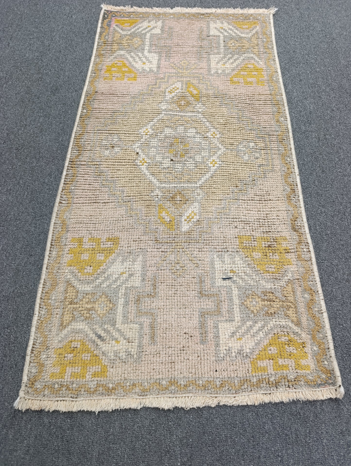 Vintage Turkish Tiny Rug, Handwoven Wool Accent Rug for Entryway (1'7" x 3'1")
