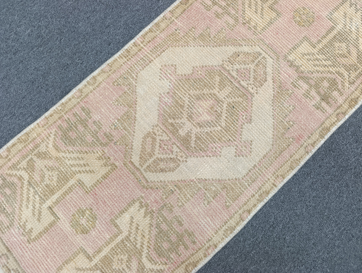 Vintage Turkish Tiny Rug, Handwoven Wool Accent Rug for Entryway (1'6" x 3'2")