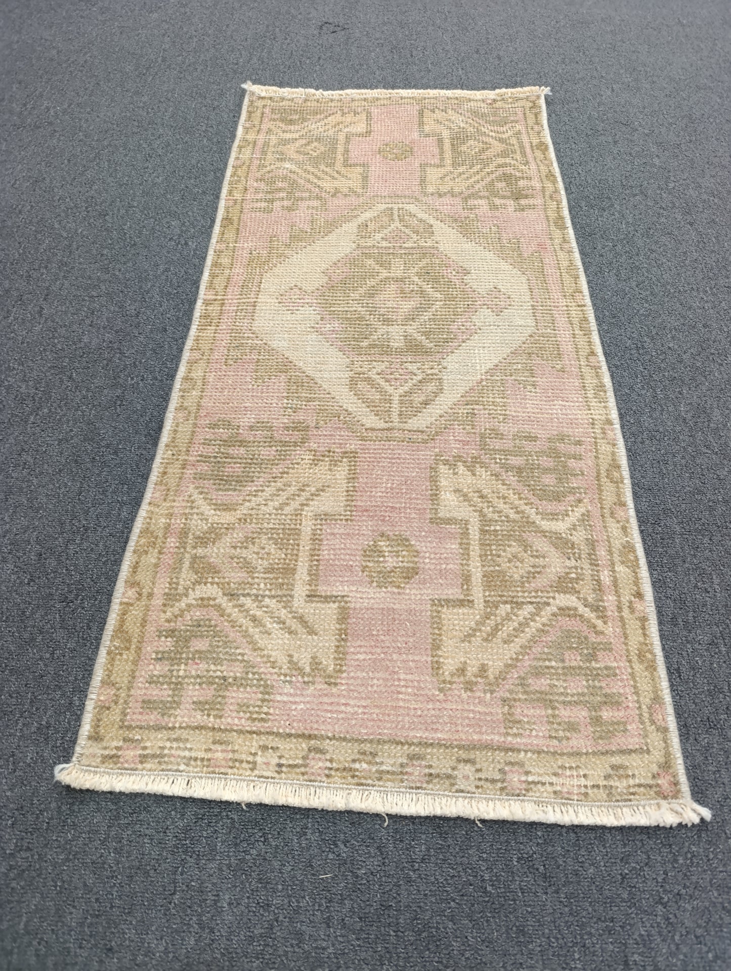 Vintage Turkish Tiny Rug, Handwoven Wool Accent Rug for Entryway (1'6" x 3'2")
