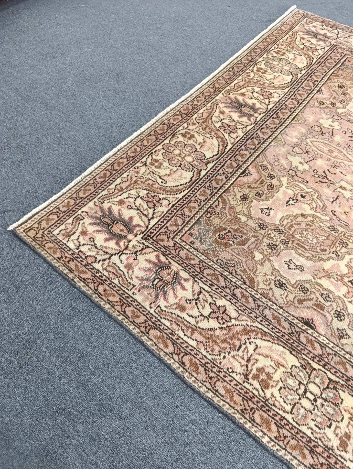 4'10" x 7'11" Vintage Floral Rug, Soft Pink Beige Oriental Carpet